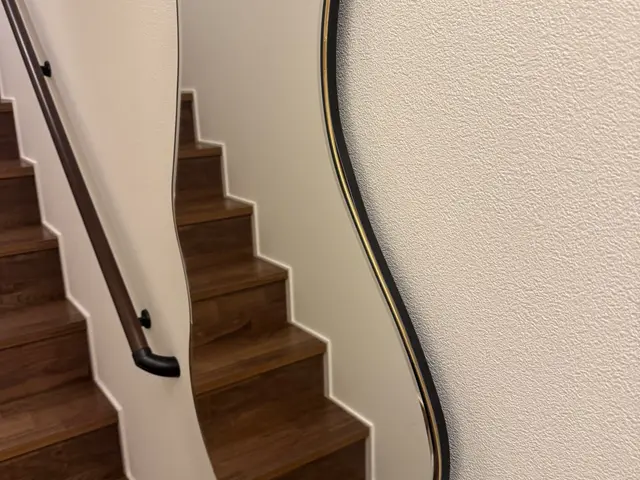 壁掛けミラー各種取付サービスの画像