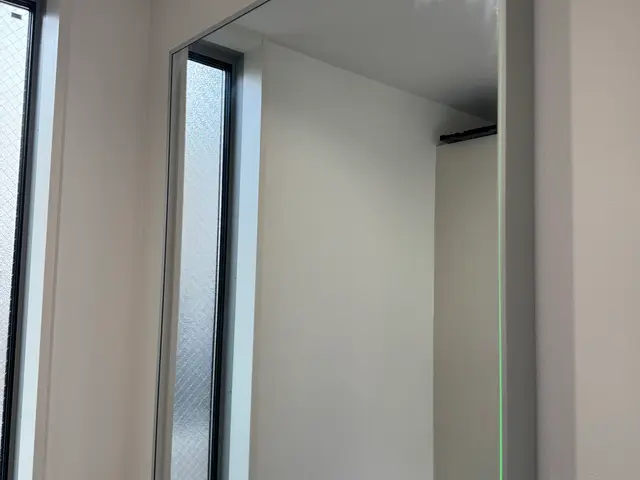 壁掛けミラー各種取付サービスの画像