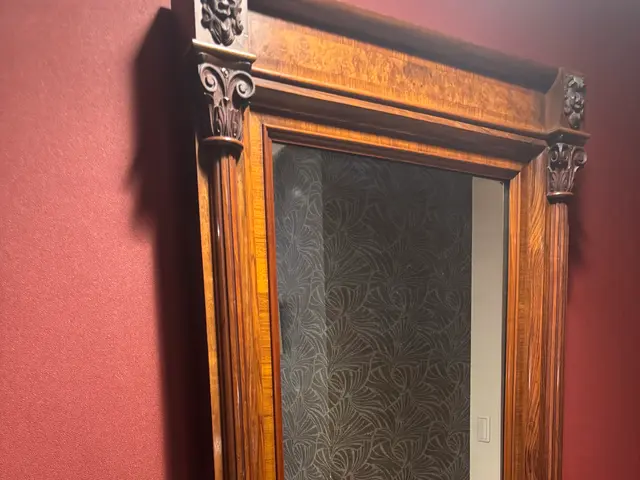 壁掛けミラー各種取付サービスの画像