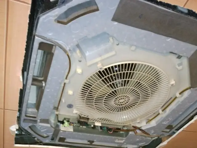 天井埋め込みタイプ・天カセエアコン分解クリーニング【防カビコートサービス中】サービスの画像