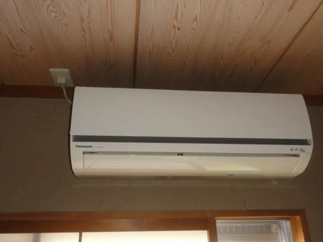 【神戸 北区 発】エアコン用 専用配線工事 です ブレーカーとコンセントを増設。サービスの画像