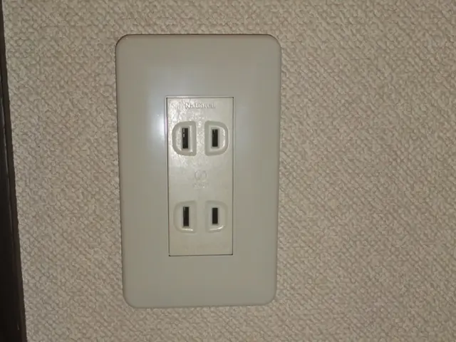 【神戸 北区 発】エアコン用 専用配線工事 です ブレーカーとコンセントを増設。サービスの画像