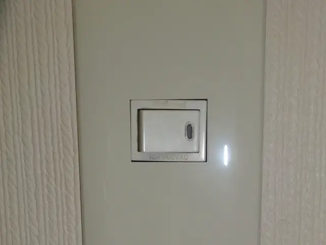 【神戸 北区 発】エアコン用 専用配線工事 です ブレーカーとコンセントを増設。サービスの画像