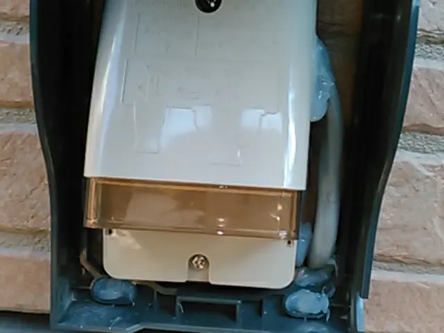 屋外用防水コンセントの修理と交換サービスの画像