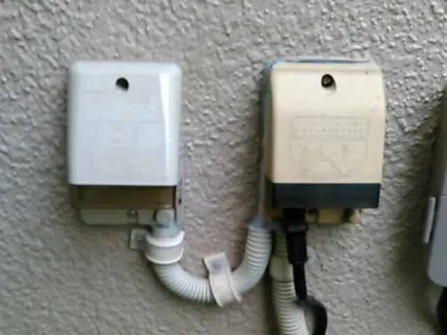 屋外用防水コンセントの修理と交換サービスの画像