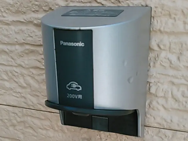 屋外用防水コンセントの修理と交換サービスの画像