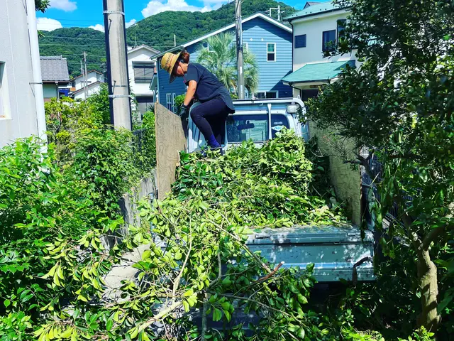 夫婦二人三脚で営んでおります。庭木のご相談、お見積りはお気軽にご相談ください。サービスの画像