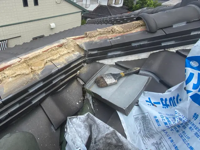 「経験20年の瓦工事の専門職が雨漏りを完全ストップ！写真報告で安心の透明作業」サービスの画像