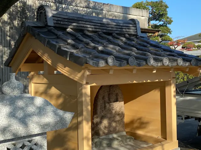 「経験20年の瓦工事の専門職が雨漏りを完全ストップ！写真報告で安心の透明作業」サービスの画像