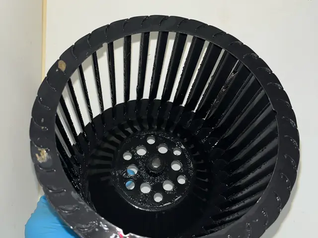 【分解洗浄で奥まで掃除】油汚れ・匂いも落として換気アップ⇧サービスの画像