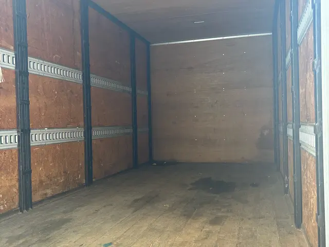 他社と違う2トン車最大サイズだから安心、2トンワイドロング箱車、事前写真見積りサービスの画像