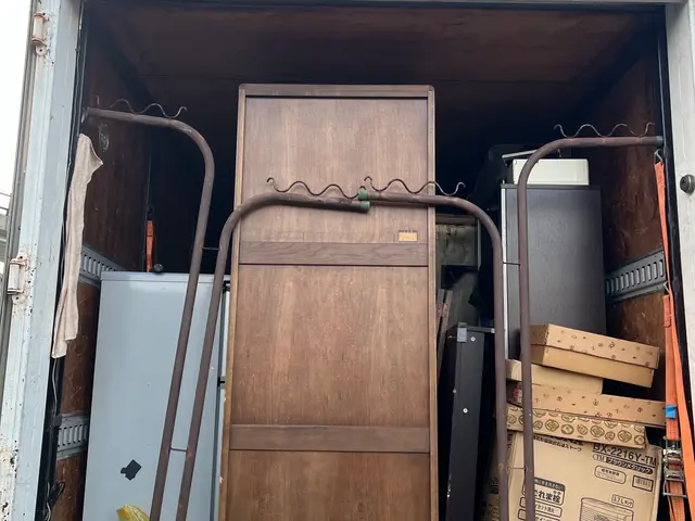 他社と違う2トン車最大サイズだから安心、2トンワイドロング箱車、事前写真見積りサービスの画像