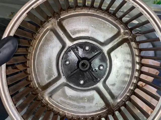 《関西・非喫煙》手におえないフィルター・ファンの・油汚れは当店にお任せ下さい！サービスの画像