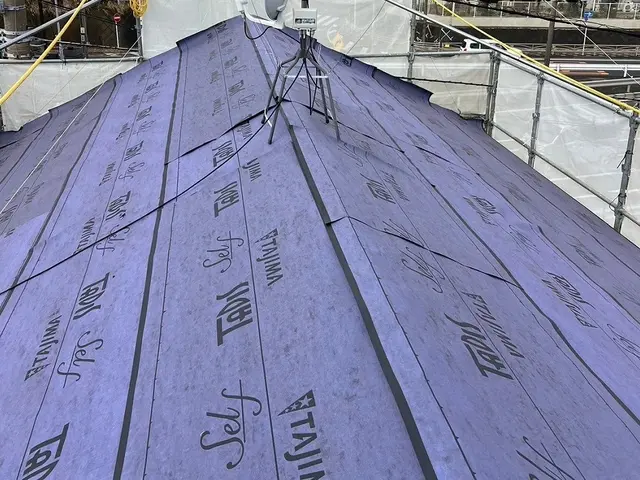 屋根カバー工事【メーカー保証ございます！最大50年製品保証！】サービスの画像