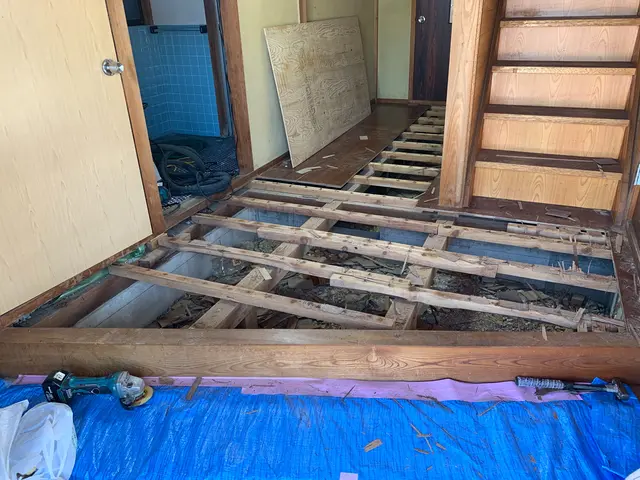 ※必ず現地確認･見積りをさせて頂きます。　痛んだ床もまるで新築の時のようにサービスの画像