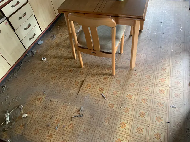 ※必ず現地確認･見積りをさせて頂きます。　痛んだ床もまるで新築の時のようにサービスの画像