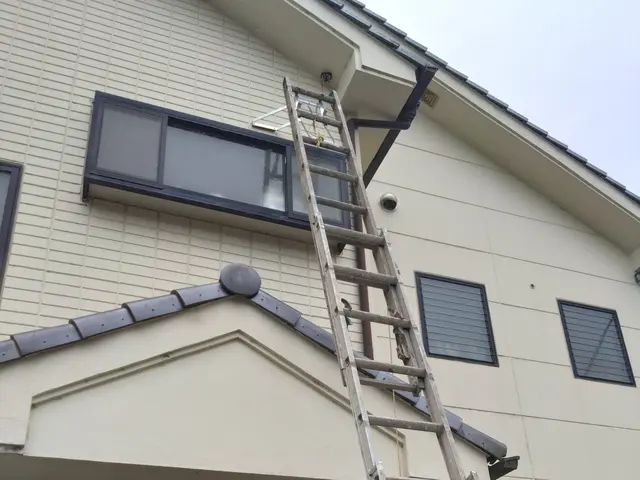 スズメバチお任せ下さい！！ 8,800円円！ 即日、翌日、夜間、早朝対応可能！サービスの画像