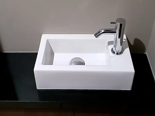 1トーン明るくなります！★男女2名でお伺い致します!鏡もピカピカに！サービスの画像