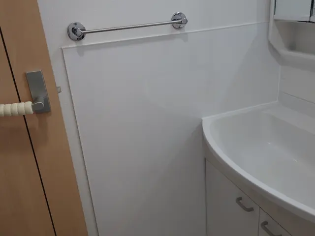 キッチンパネル →トイレ·洗面所 水回り 何処でも張れますよ！サービスの画像