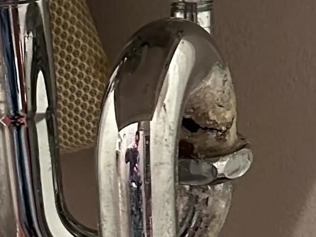 水漏れの修理を致します！蛇口水漏れ、排水水漏れ、漏水なら保険対応店の弊社にお任せサービスの画像