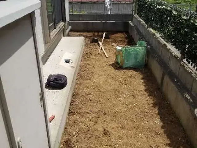 様々なランクの防草シート用意しております。その上に砂利等も施工可能です。サービスの画像