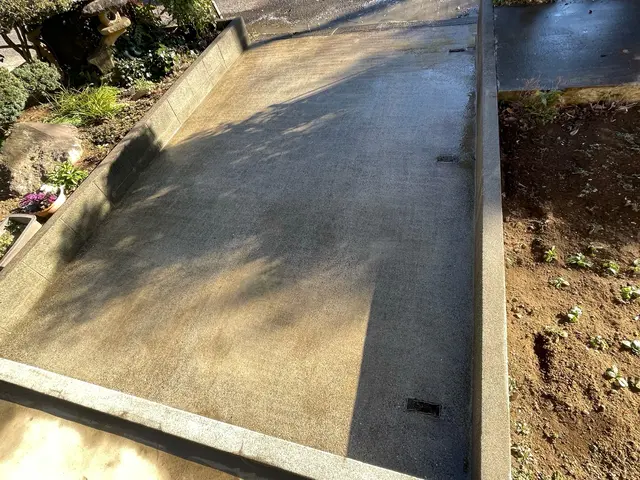 駐車場の高圧洗浄になります。サービスの画像