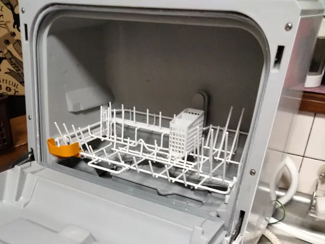 食洗機の取り付け / 取り外し卓上タイプ作業費は¥10000　宜しくお願いしますサービスの画像