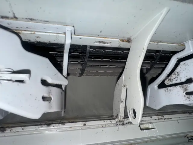 今年の夏を気持ち良く！◎ヤニ、カビ、油汚れ全てスッキリ分解洗浄し汚れを駆逐◎サービスの画像