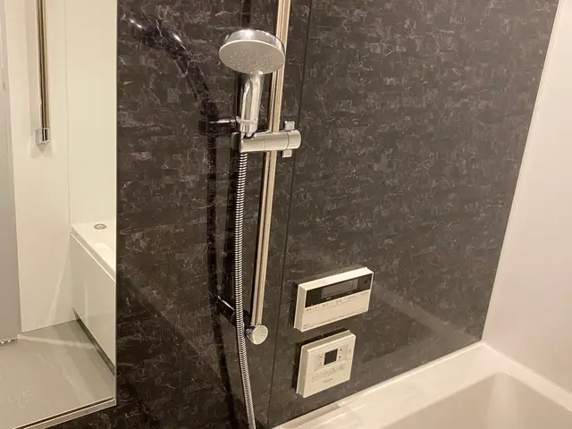 女性の作業です！作業前に現調に行かせてもらい後日作業をさせていただきます。サービスの画像