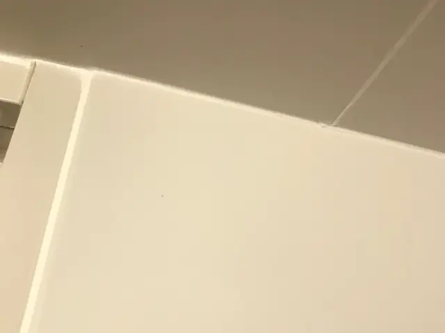 内装経験豊富なスタッフが水まわりのコーキングを丁寧に打ち替え致します！サービスの画像