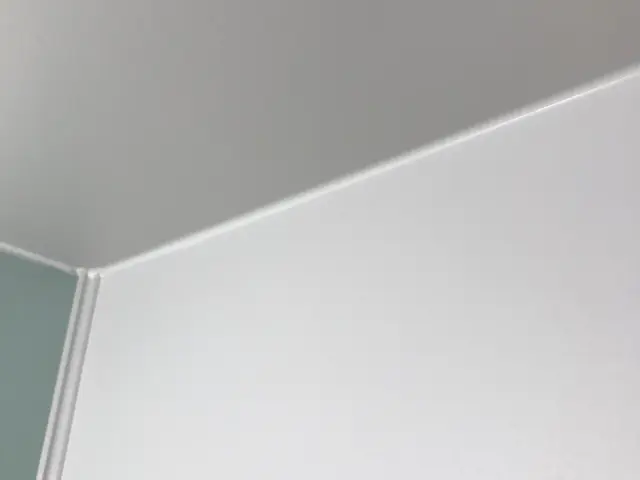 内装経験豊富なスタッフが水まわりのコーキングを丁寧に打ち替え致します！サービスの画像