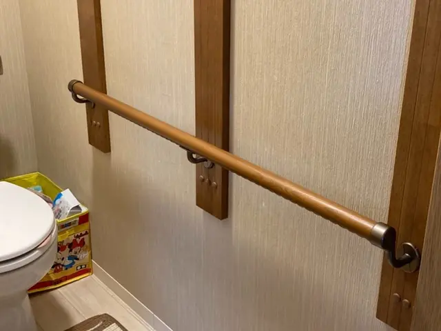 手すりの取り付け　介護保険による住宅改修対応可サービスの画像