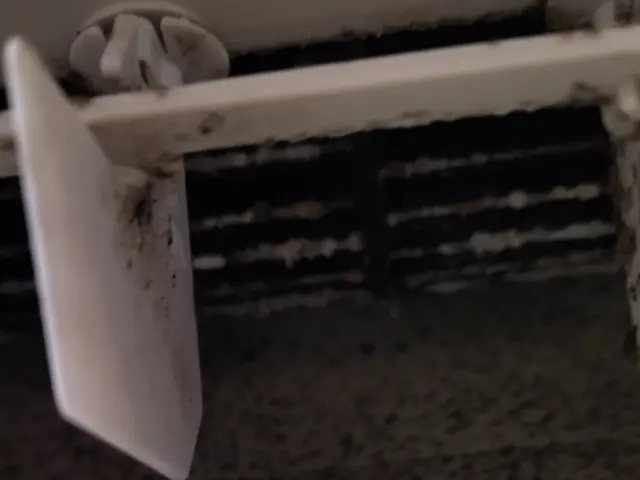 ソクリのエアコンクリーニングは高圧洗浄！18Lの水を高圧で注ぎ圧倒的な洗浄力。サービスの画像