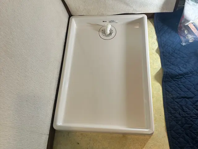 壊れたりした洗濯パンを新しい物に交換します！洗濯パンを撤去してスッキリ出来ます。サービスの画像