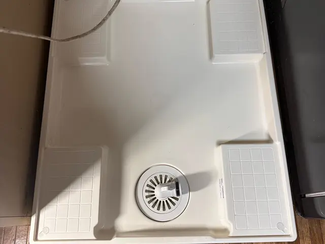 壊れたりした洗濯パンを新しい物に交換します！洗濯パンを撤去してスッキリ出来ます。サービスの画像