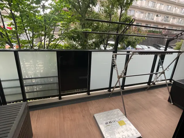 □女性スタッフが丁寧に細部まで作業させていただきます！高圧洗浄します！サービスの画像