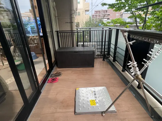 □女性スタッフが丁寧に細部まで作業させていただきます！高圧洗浄します！サービスの画像