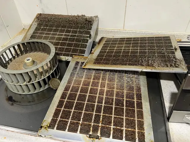 こだわり洗剤で徹底2度洗い◎2人作業で丁寧に仕上げます！エアコン等同時予約で割引サービスの画像