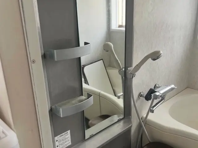 こだわり洗剤で徹底2度洗い◎2人作業で丁寧に仕上げます！エアコン等同時予約で割引サービスの画像