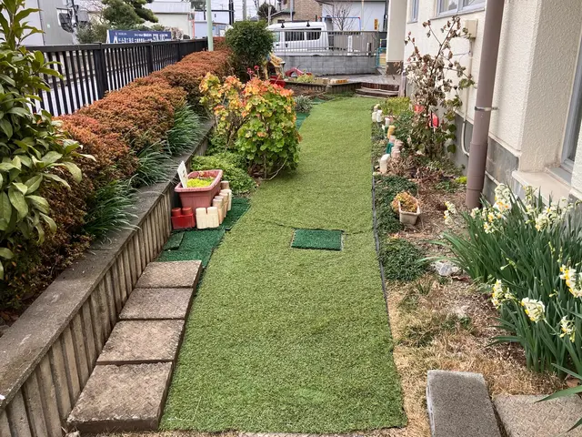 寒さ暑さもなんのその！お庭掃除、お任せください！サービスの画像