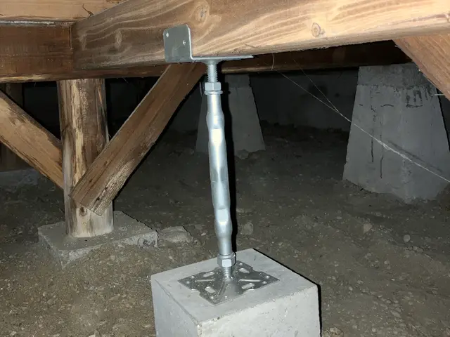 ◎床鳴り◎床の沈み　当店にご相談ください。◎現地調査後お見積もり　※一階に限るサービスの画像