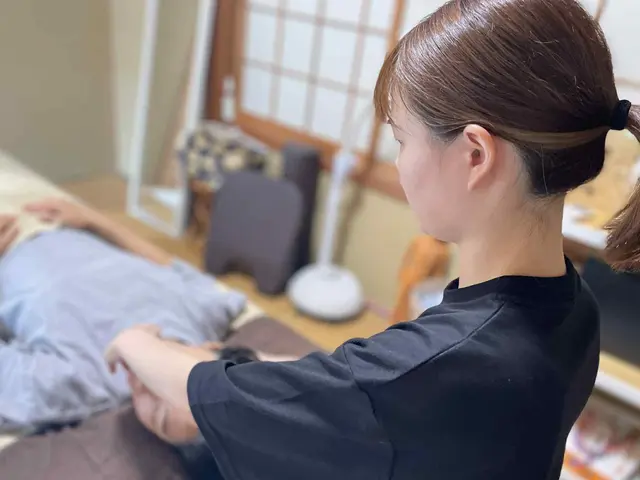 輪郭くっきり！若見えリフトアップ小顔整顔/小顔矯正サービスの画像