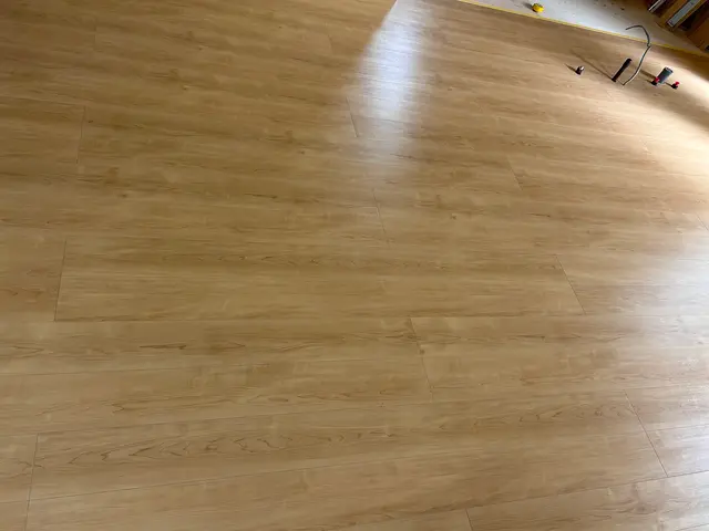 自社スタッフによる安心施工！お客様満足度の高い床張替えサービスサービスの画像