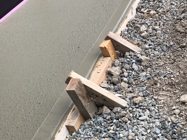 コンクリート施工致します。物置や自転車置き場、お庭の段差や、水たまり、雑草対策にサービスの画像