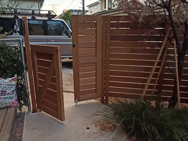 木製ウッドフェンスの新規工事と作り替え工事/増設/補修/解体 /塗装サービスの画像