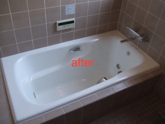 賃貸オーナー必見！オリジナル特殊塗料でピカピカに！傷や変色した浴槽を吹付塗装！サービスの画像