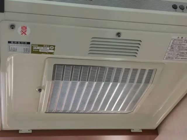 【レンジフード換気扇清掃】分解して洗浄。油煙汚れもキレイに落とします！サービスの画像