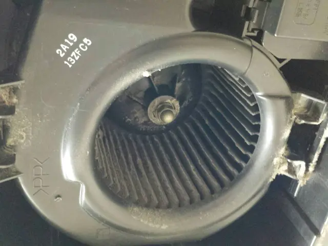 【レンジフード換気扇清掃】分解して洗浄。油煙汚れもキレイに落とします！サービスの画像