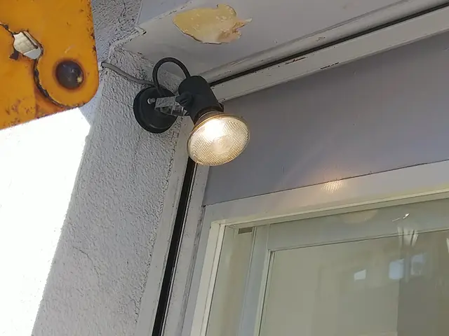 ■□電球交換＠高所■□事務所・店舗■□看板の電球交換などお見積りします。サービスの画像