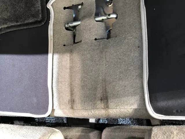 プロの車内清掃、シートクリーニングで落ちなかったシミも見違えるほど綺麗に！サービスの画像